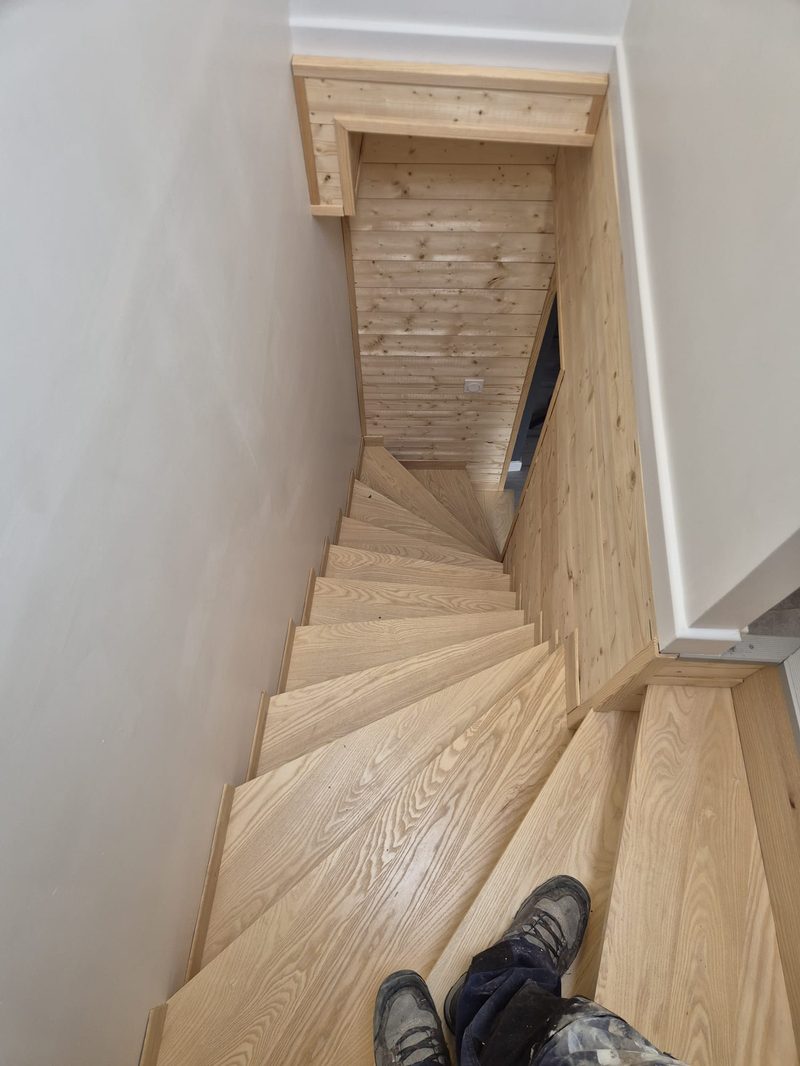 Escalier bois sur mesure en chêne — D.M.S